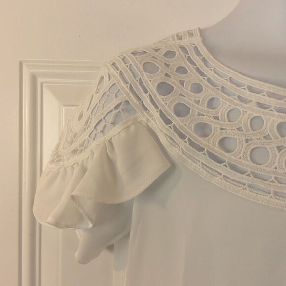 April White blouse with lace and short fluttered and ruffled sleeves - Picture 5 of 12